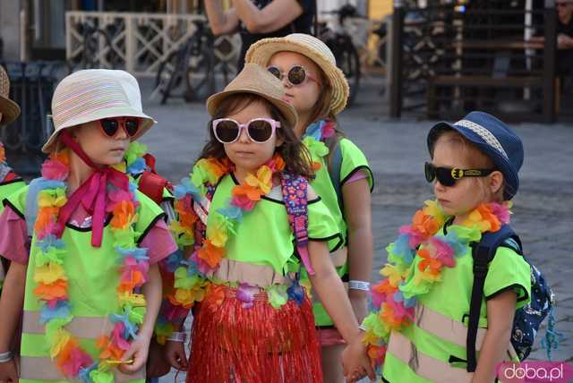 [FOTO] Władzę we Wrocławiu objęły... krasnale! Uroczysta parada rozpoczęła tegoroczny Festiwal Krasnoludków