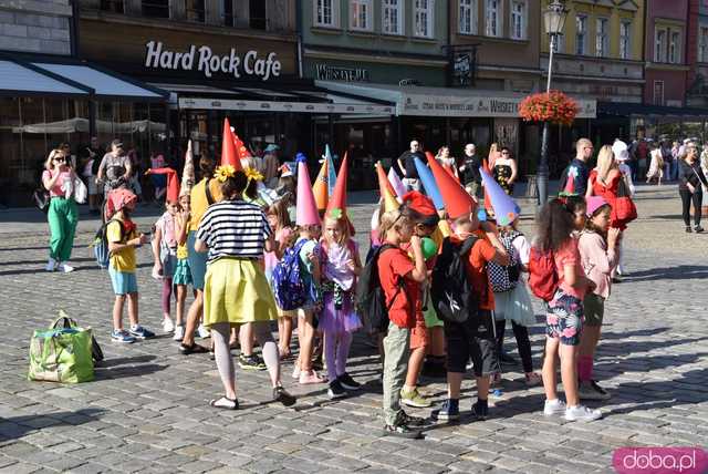 [FOTO] Władzę we Wrocławiu objęły... krasnale! Uroczysta parada rozpoczęła tegoroczny Festiwal Krasnoludków