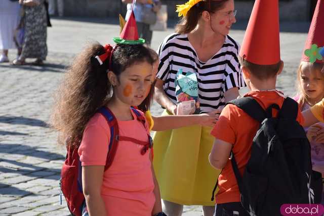 [FOTO] Władzę we Wrocławiu objęły... krasnale! Uroczysta parada rozpoczęła tegoroczny Festiwal Krasnoludków