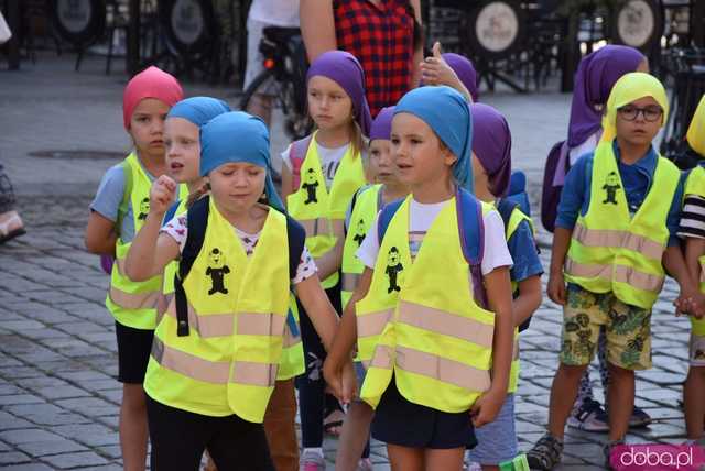 [FOTO] Władzę we Wrocławiu objęły... krasnale! Uroczysta parada rozpoczęła tegoroczny Festiwal Krasnoludków