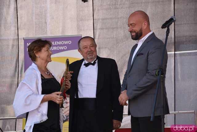 [FOTO] Młodzi duchem, dojrzali stażem - Marsz Kapeluszy zainaugurował tegoroczne Dni Seniora