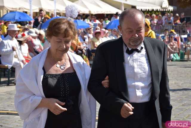 [FOTO] Młodzi duchem, dojrzali stażem - Marsz Kapeluszy zainaugurował tegoroczne Dni Seniora