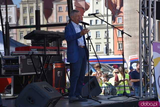 [FOTO] Młodzi duchem, dojrzali stażem - Marsz Kapeluszy zainaugurował tegoroczne Dni Seniora