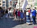 [FOTO] Młodzi duchem, dojrzali stażem - Marsz Kapeluszy zainaugurował tegoroczne Dni Seniora