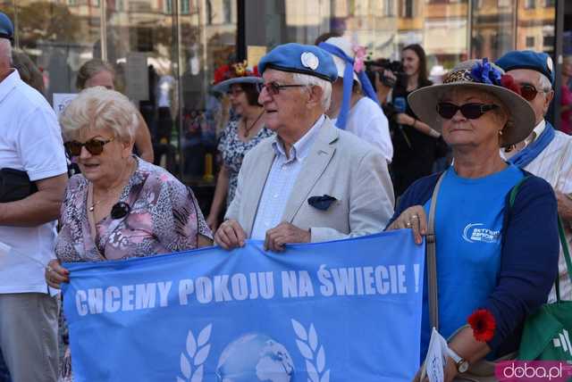 [FOTO] Młodzi duchem, dojrzali stażem - Marsz Kapeluszy zainaugurował tegoroczne Dni Seniora