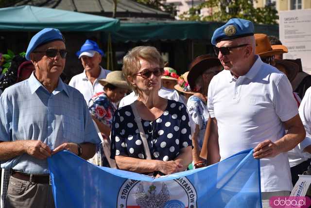 [FOTO] Młodzi duchem, dojrzali stażem - Marsz Kapeluszy zainaugurował tegoroczne Dni Seniora