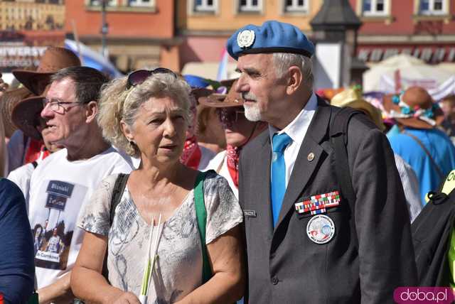 [FOTO] Młodzi duchem, dojrzali stażem - Marsz Kapeluszy zainaugurował tegoroczne Dni Seniora