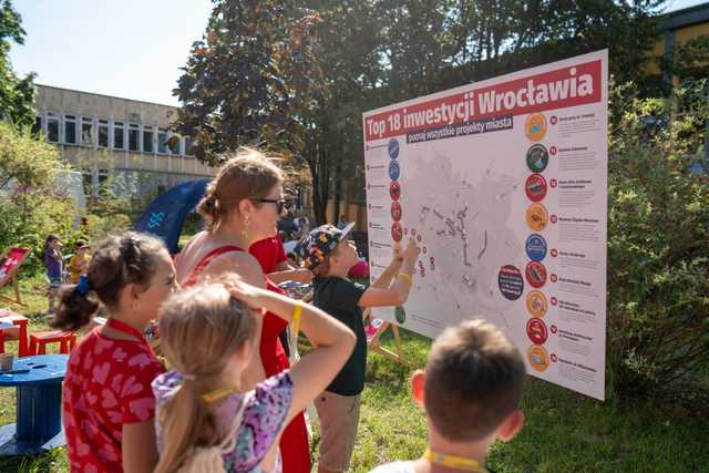 [FOTO] Kolejne miejsce treningowe dla następców Świątek i Hurkacza! Korty i hala tenisowa przy ulicy Trwałej już otwarte