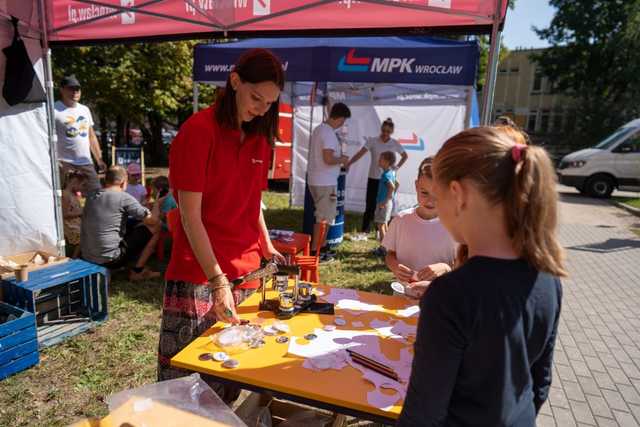 [FOTO] Kolejne miejsce treningowe dla następców Świątek i Hurkacza! Korty i hala tenisowa przy ulicy Trwałej już otwarte