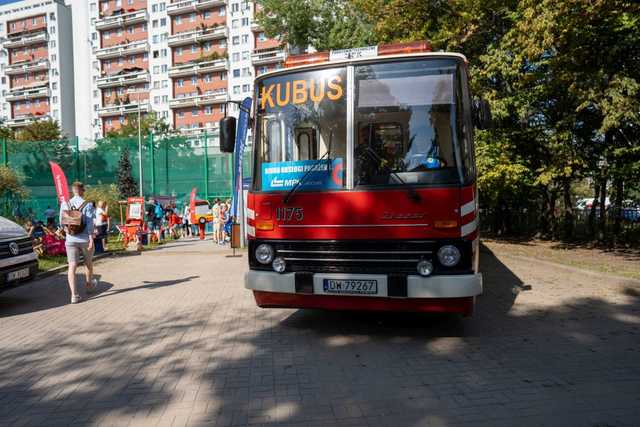 [FOTO] Kolejne miejsce treningowe dla następców Świątek i Hurkacza! Korty i hala tenisowa przy ulicy Trwałej już otwarte