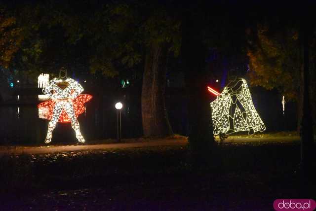 [WIDEO, FOTO] Park Iluminacji w Zamku Topacz pod Wrocławiem już otwarty. Zobacz cennik i godziny otwarcia