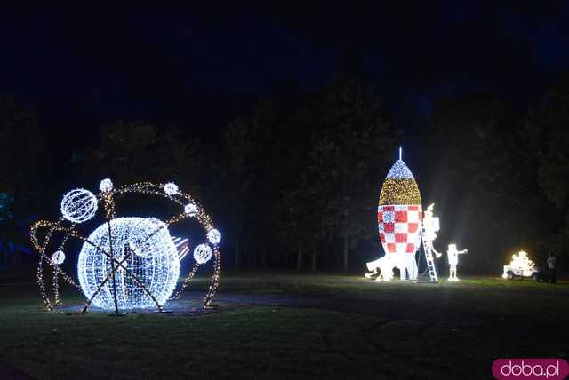 [WIDEO, FOTO] Park Iluminacji w Zamku Topacz pod Wrocławiem już otwarty. Zobacz cennik i godziny otwarcia