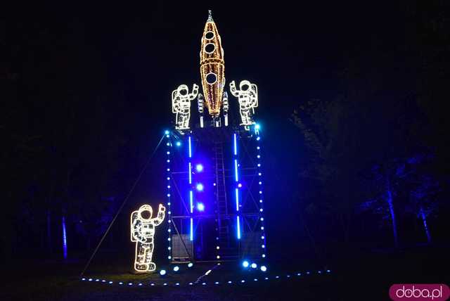 [WIDEO, FOTO] Park Iluminacji w Zamku Topacz pod Wrocławiem już otwarty. Zobacz cennik i godziny otwarcia