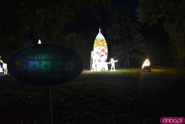 [WIDEO, FOTO] Park Iluminacji w Zamku Topacz pod Wrocławiem już otwarty. Zobacz cennik i godziny otwarcia