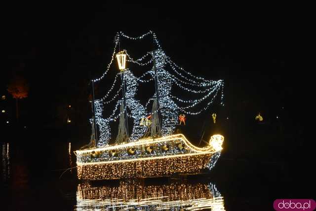 [WIDEO, FOTO] Park Iluminacji w Zamku Topacz pod Wrocławiem już otwarty. Zobacz cennik i godziny otwarcia