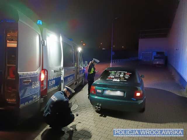 [FOTO] Wrocław to nie miejsce dla pseudodrifterów i wielbicieli ulicznych wyścigów. Nałożono 133 mandaty karne na osoby lekceważące przepisy