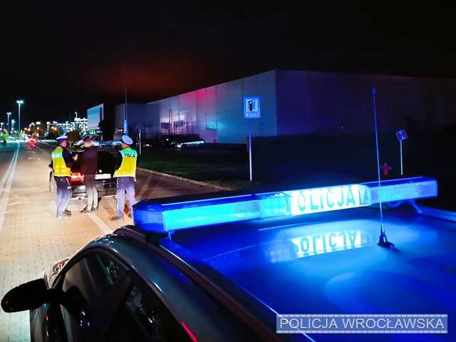 [FOTO] Wrocław to nie miejsce dla pseudodrifterów i wielbicieli ulicznych wyścigów. Nałożono 133 mandaty karne na osoby lekceważące przepisy