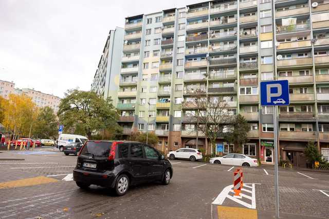 [FOTO] Metamorfoza parkingu na Gaju. Z błotnistych wybojów do porządku i estetyki 