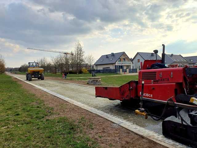 Ciąg pieszo-rowerowy na Maślicach jest już gotowy [FOTO]