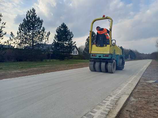 Ciąg pieszo-rowerowy na Maślicach jest już gotowy [FOTO]