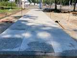 [FOTO] Między Stacyjną a Bolesławiecką powstaje nowa ścieżka. Ułatwi dotarcie z ul. Legnickiej do stacji Mikołajów
