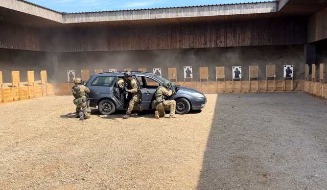 Trening szkoleniowy wrocławskich kontrterrorystów