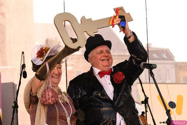 [WIDEO/FOTO] Uroczysty Marsz Kapeluszy rozpoczął tegoroczne Dni Seniora!