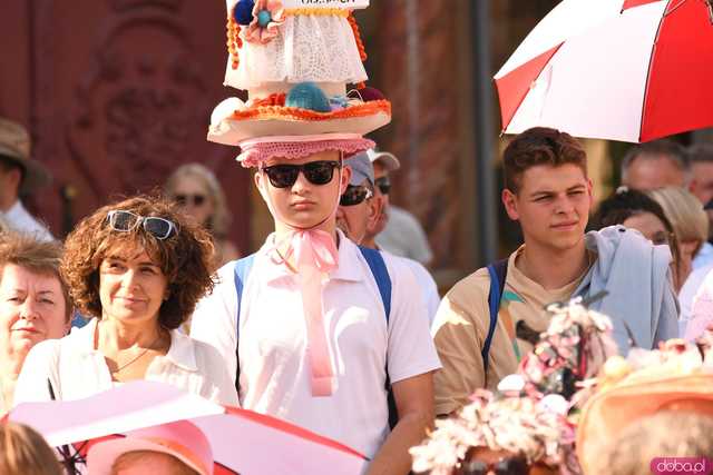 [WIDEO/FOTO] Uroczysty Marsz Kapeluszy rozpoczął tegoroczne Dni Seniora!