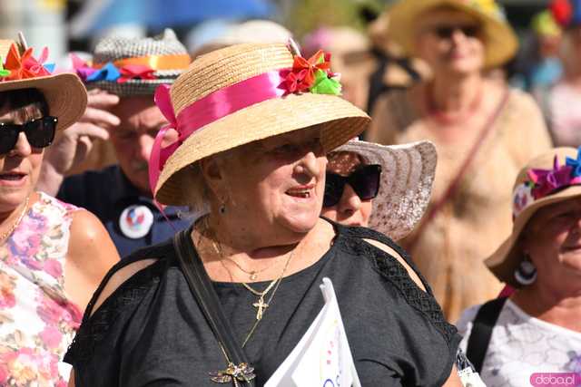 [WIDEO/FOTO] Uroczysty Marsz Kapeluszy rozpoczął tegoroczne Dni Seniora!