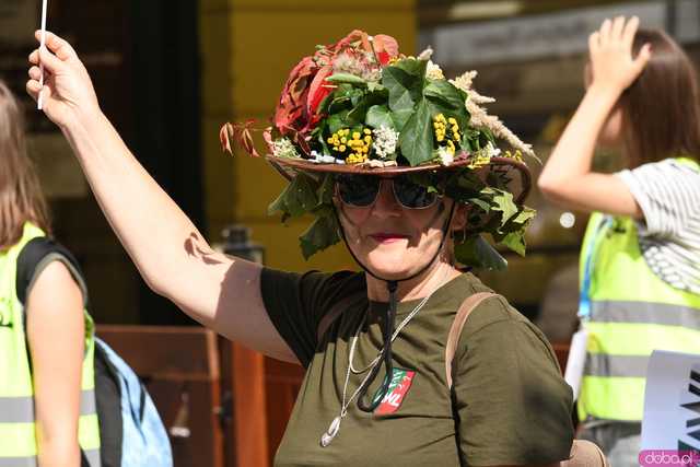 [WIDEO/FOTO] Uroczysty Marsz Kapeluszy rozpoczął tegoroczne Dni Seniora!