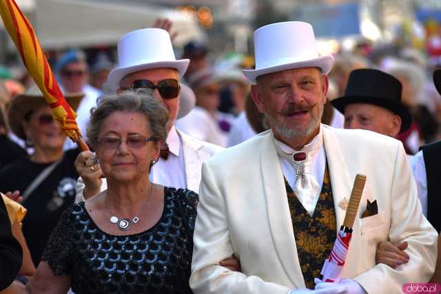 [WIDEO/FOTO] Uroczysty Marsz Kapeluszy rozpoczął tegoroczne Dni Seniora!