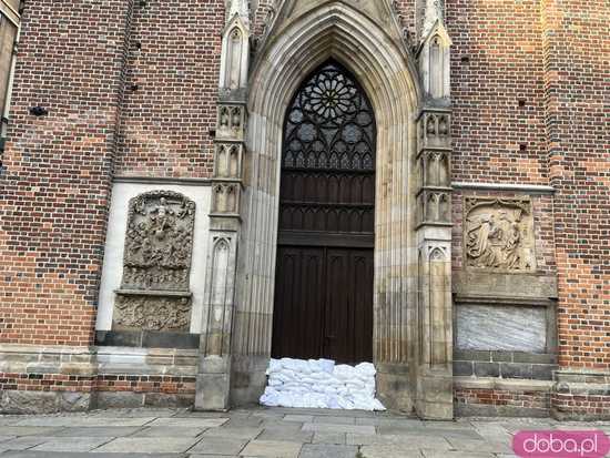 Wrocław: na kilka godzin przed falą kulminacyjną 