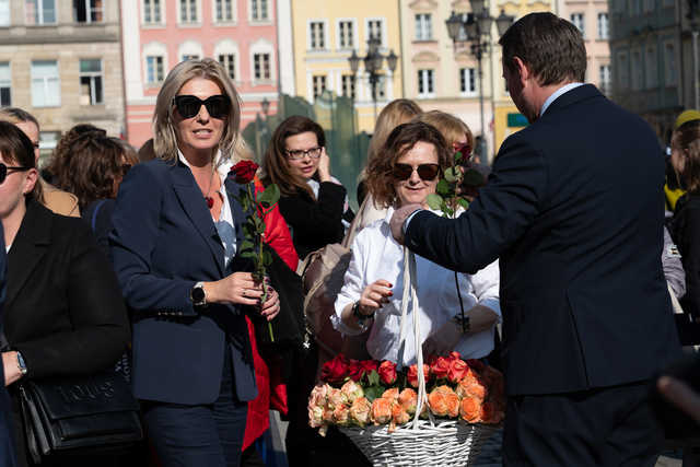 [FOTO] Wrocław kobietami stoi. Za nami akcja z okazji Dnia Kobiet na wrocławskim rynku