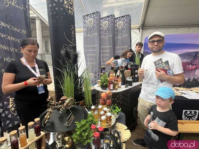 Dolnośląskie atrakcje: zabytki, miody, soki i kiszonki na Polish Day w Brukseli  