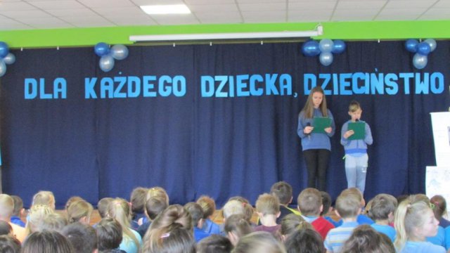 Uczniowie z ZSP w Ciepłowodach świętują Międzynarodowy Dzień Praw Dziecka wspólnie z UNICEF