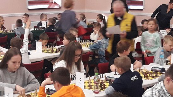 Uczniowie z Kamieńca na mistrzostwach w szachach szybkich