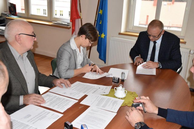 Podpisano umowę na realizację przebudowy ulicy Grunwaldzkiej w Bardzie 