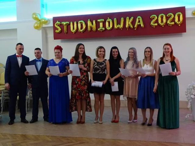 Wspomnieniowy Bal Studniówkowy klasy 5 LE  w Ziębicach