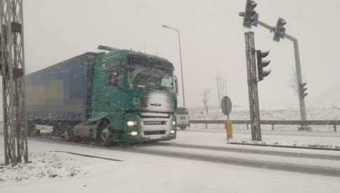 Utrudnienia na drogach śnieg