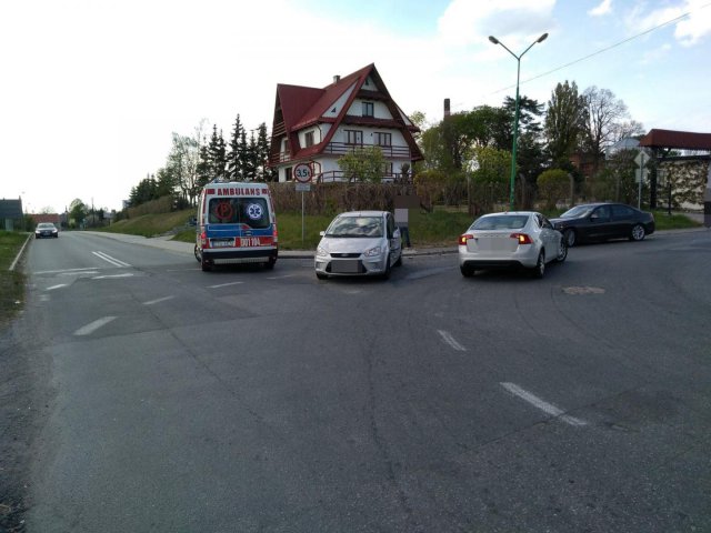 Zderzenie na skrzyżowaniu Kamienieckiej i Cukrowniczej w Ząbkowicach Śl.
