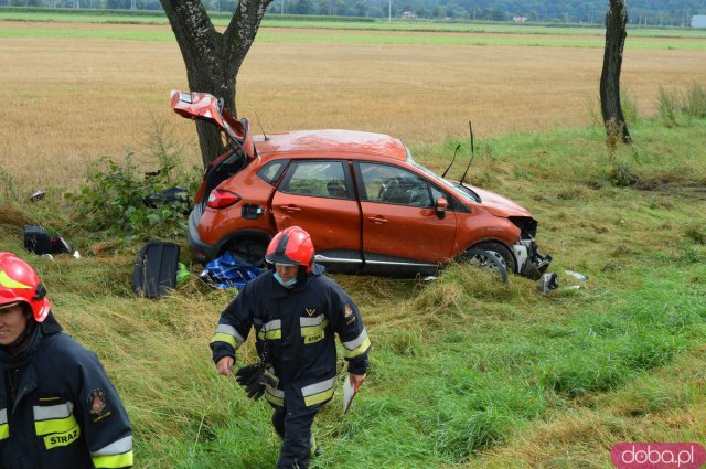 Wypadek osobówki i ciężarówki na dk8 przed Bardem