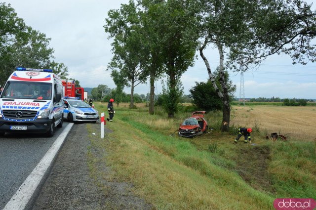 Wypadek osobówki i ciężarówki na dk8 przed Bardem