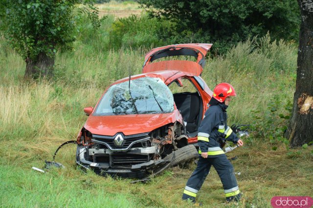 Wypadek osobówki i ciężarówki na dk8 przed Bardem