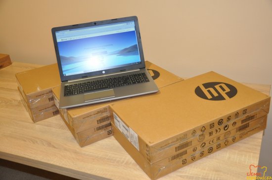 75 laptopów dla dzieci w pieczy zastępczej