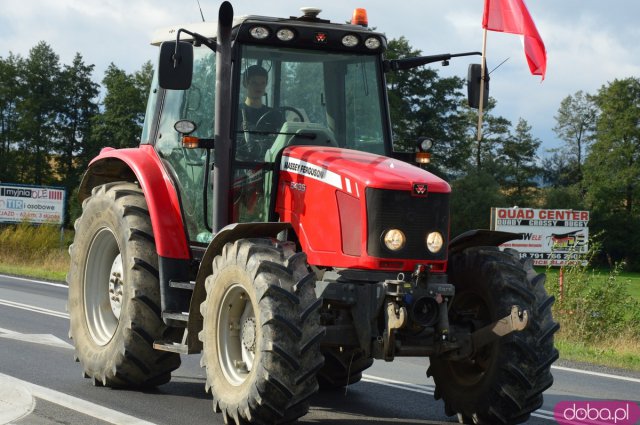 Protest rolników na krajowej „ósemce” od Ząbkowic do Łagiewnik