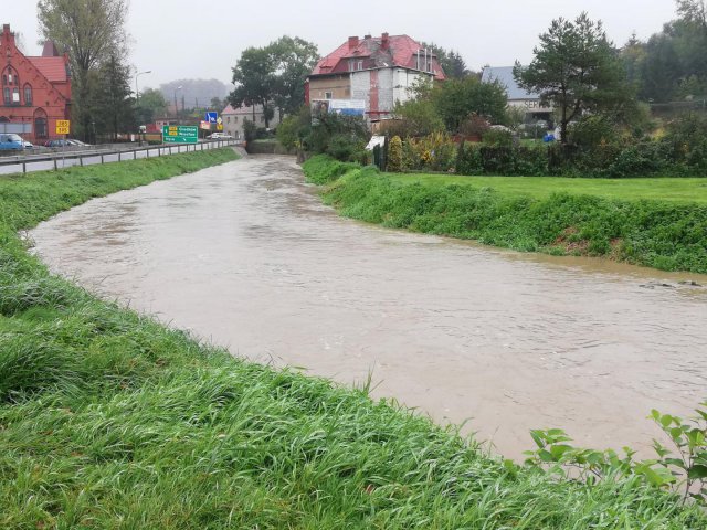 Podtopienia w wyniku długotrwałych deszczy w Niedźwiedziu i Pomianowie Dolnym