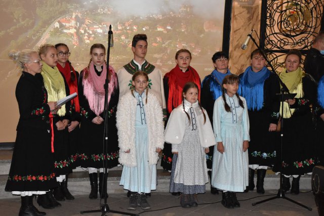 Premiera koncertu Zespołu Pieśni i Tańca „Śląsk” i nowa szata dla matki Boskiej Bardzkiej