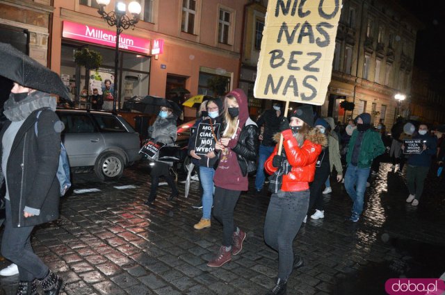 Czarny Spacer w Ziębicach