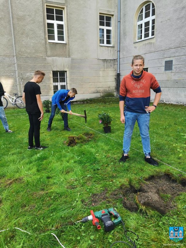 #ZieloneZąbkowice – posadzono drzewa, krzewy i kwiaty 