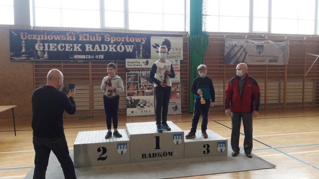 Młodzi szachiści z Kamieńca na GRAND PRIX RADKOWA I ZIEMI KŁODZKIEJ i wsparcie dla nich